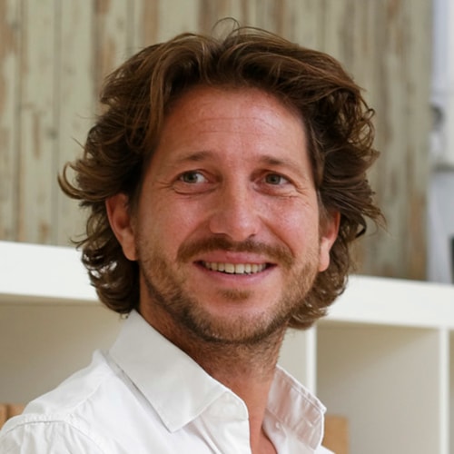 Docent Guido geeft Mindfulness en Yoga in Leiden